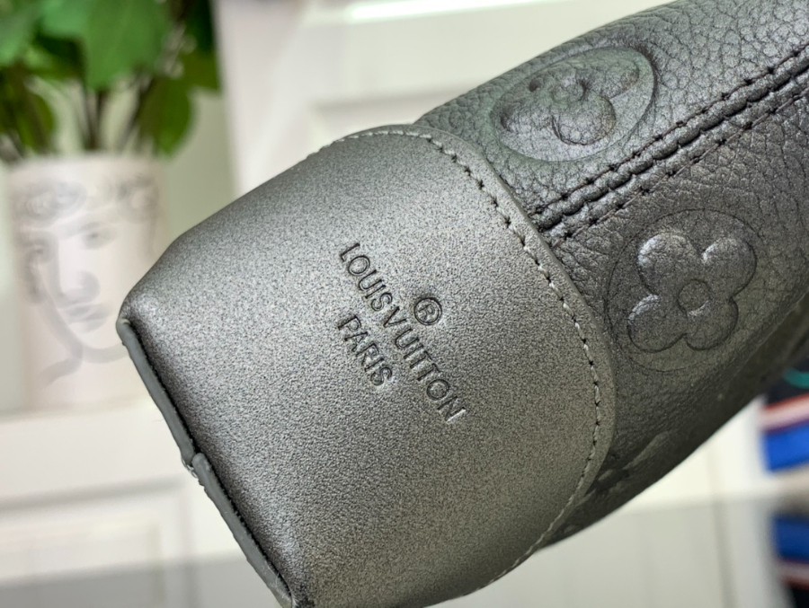 루이비통 포세트 세브르 M12174 105.12cm 그레이7.jpg