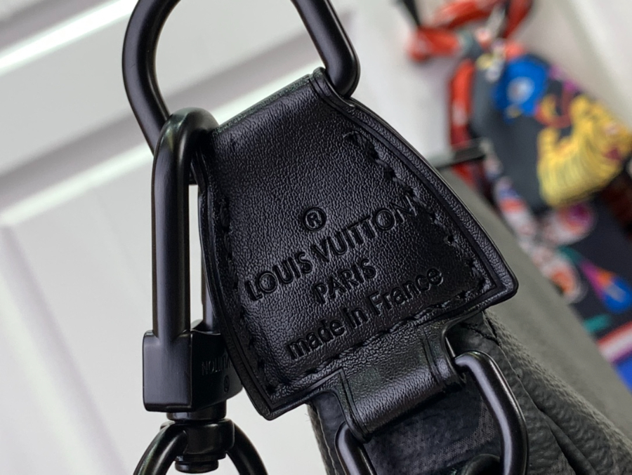 루이비통 포쉐트 악세수아 XL M11741 2816.59cm 블랙7.jpg