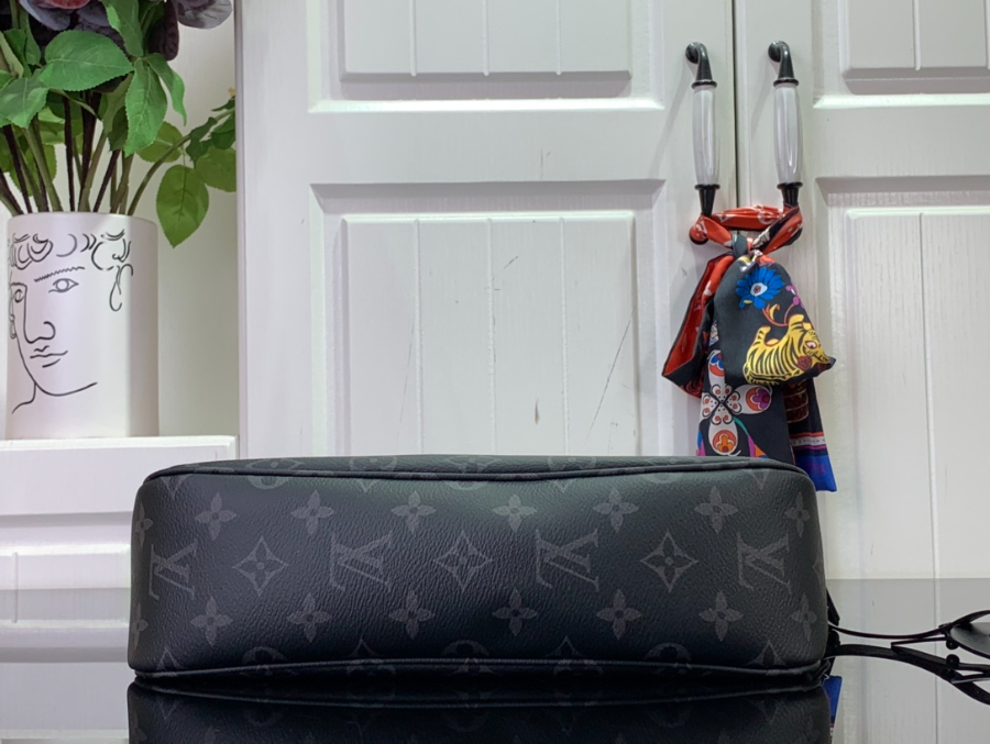 루이비통 포쉐트 악세수아 XL M11741 2816.59cm 블랙4.jpg