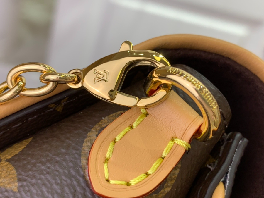 루이비통 포쉐트 카미유 M13566 20.5116cm 브라운8.jpg