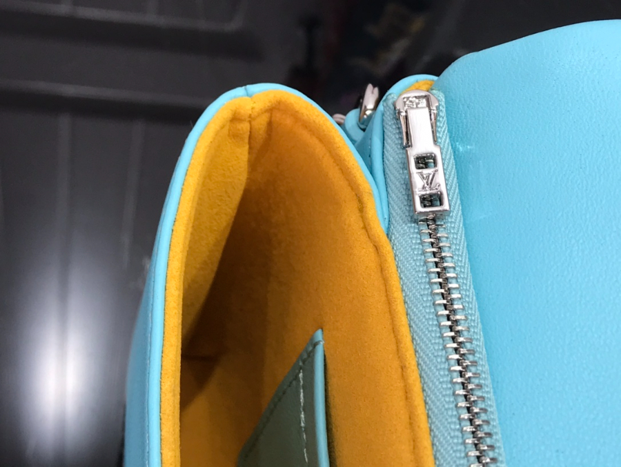 루이비통 포쉐트 쿠상 M80742 20148cm 스카이 블루6.jpg