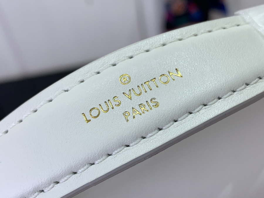 이비통 월릿 온 체인 카퓌신 12423cm M12265 화이트6.jpg