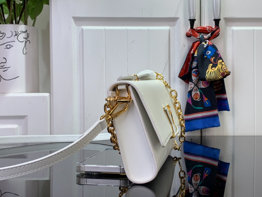 이비통 월릿 온 체인 카퓌신 12423cm M12265 화이트2.jpg