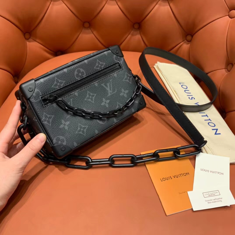 루이비통 68906 미니 소프트 트렁크백 블랙1.jpg