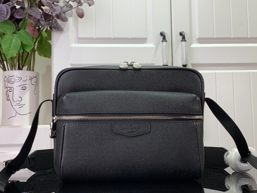 루이비통 M33435 아웃도어 메신저백 29.52010.5cm1.jpg