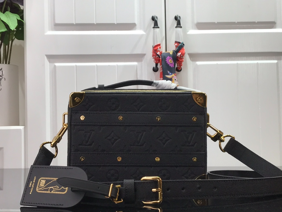 루이비통 NBA 핸드 트렁크 M57971 21.5157cm 블랙1.jpg