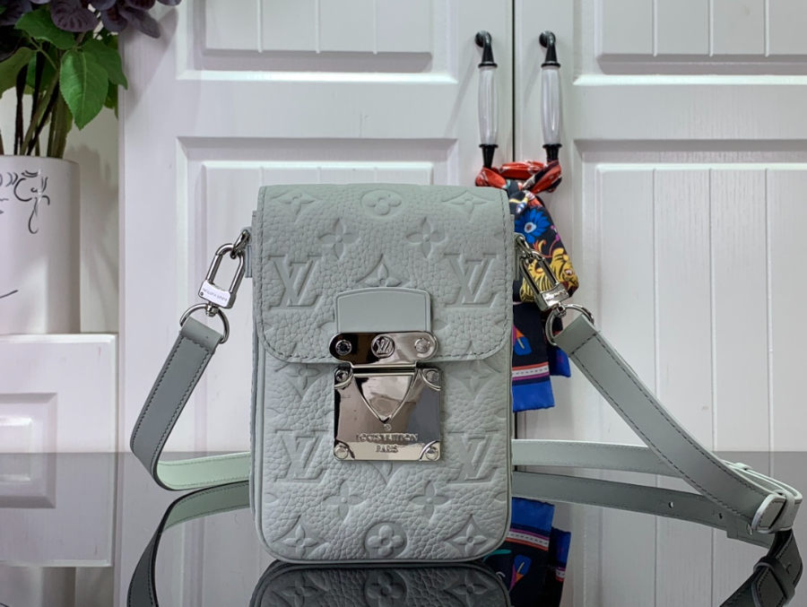 루이비통 S-락 버티컬 M82568 12197cm 그레이1.jpg