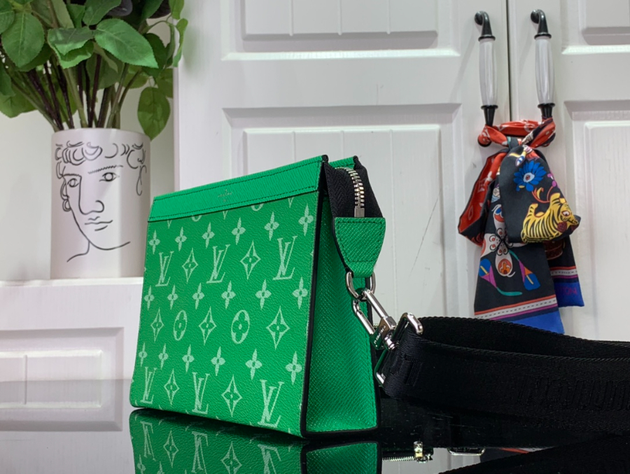 루이비통 가스통 웨어러블 월릿 크로스백 M83099 2214.54.5cm 2컬러06.jpg