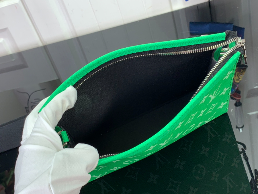루이비통 가스통 웨어러블 월릿 크로스백 M83099 2214.54.5cm 2컬러08.jpg