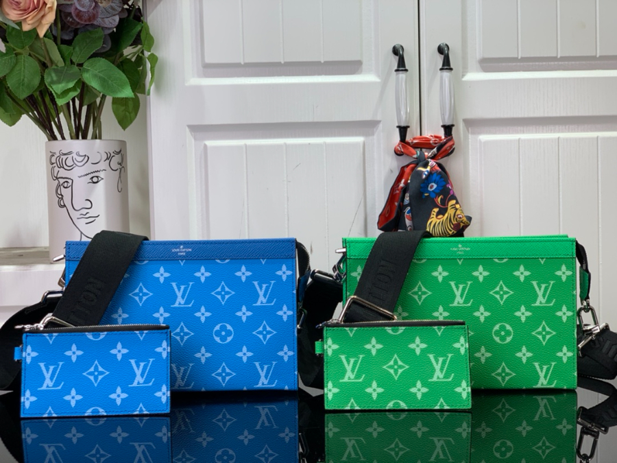 루이비통 가스통 웨어러블 월릿 크로스백 M83099 2214.54.5cm 2컬러01.jpg