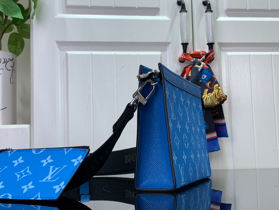 루이비통 가스통 웨어러블 월릿 크로스백 M83099 2214.54.5cm 2컬러15.jpg