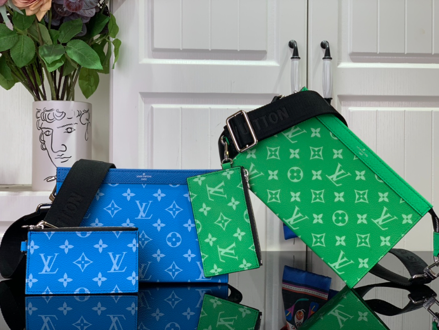 루이비통 가스통 웨어러블 월릿 크로스백 M83099 2214.54.5cm 2컬러02.jpg