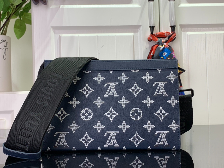 루이비통 가스통 웨어러블 월릿 크로스백 M83384 2214.54.5cm2.jpg