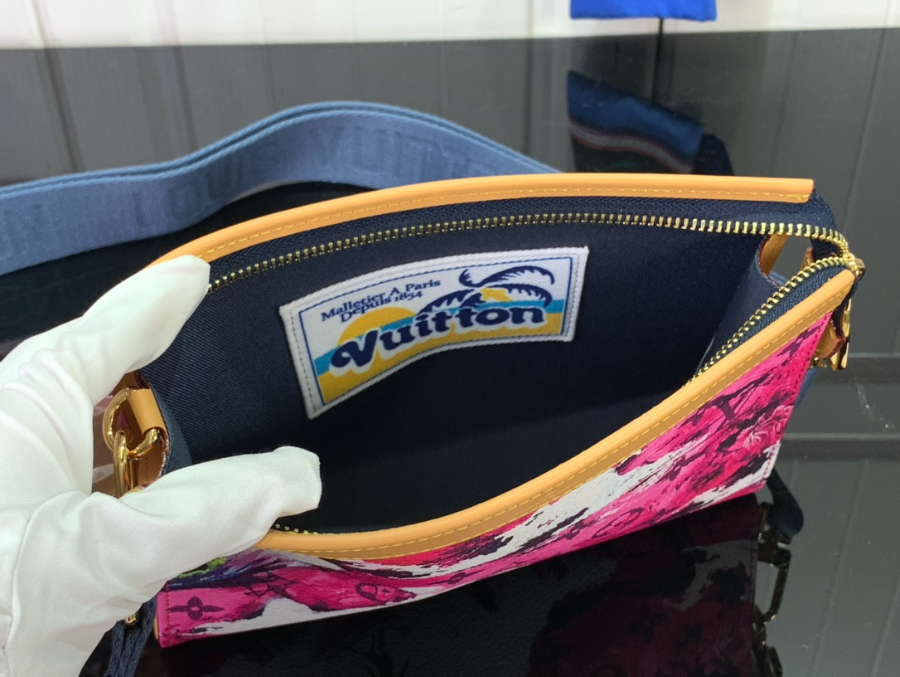 루이비통 가스통 웨어러블 월릿 크로스백 M83466 2214.54.5cm 레드5.jpg