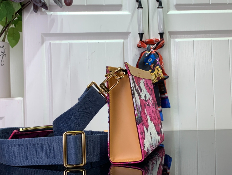 루이비통 가스통 웨어러블 월릿 크로스백 M83466 2214.54.5cm 레드3.jpg