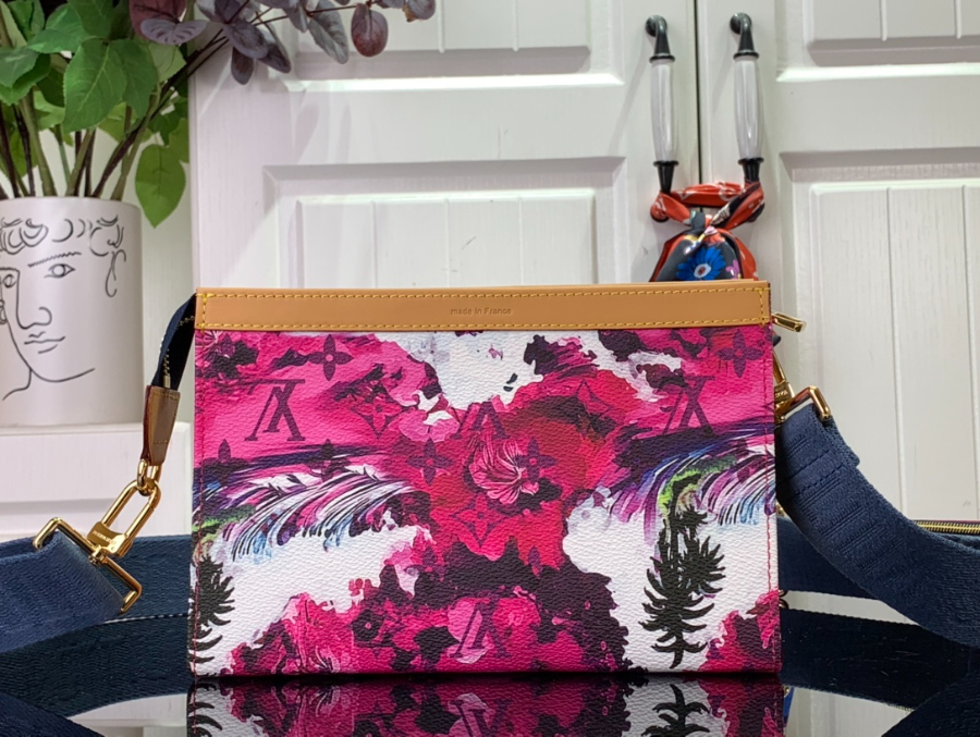 루이비통 가스통 웨어러블 월릿 크로스백 M83466 2214.54.5cm 레드2.jpg