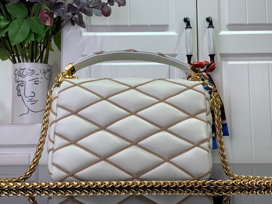 루이비통 고-14 MM M22890 231610cm 화이트 골드2.jpg