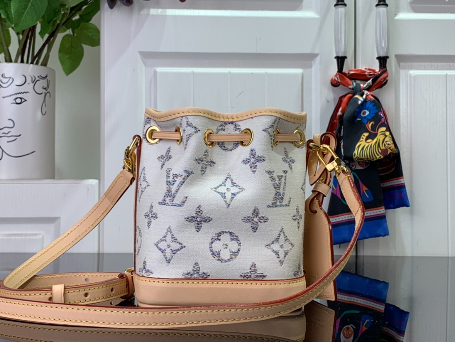 루이비통 나노 노에 M83453 131610cm2.jpg