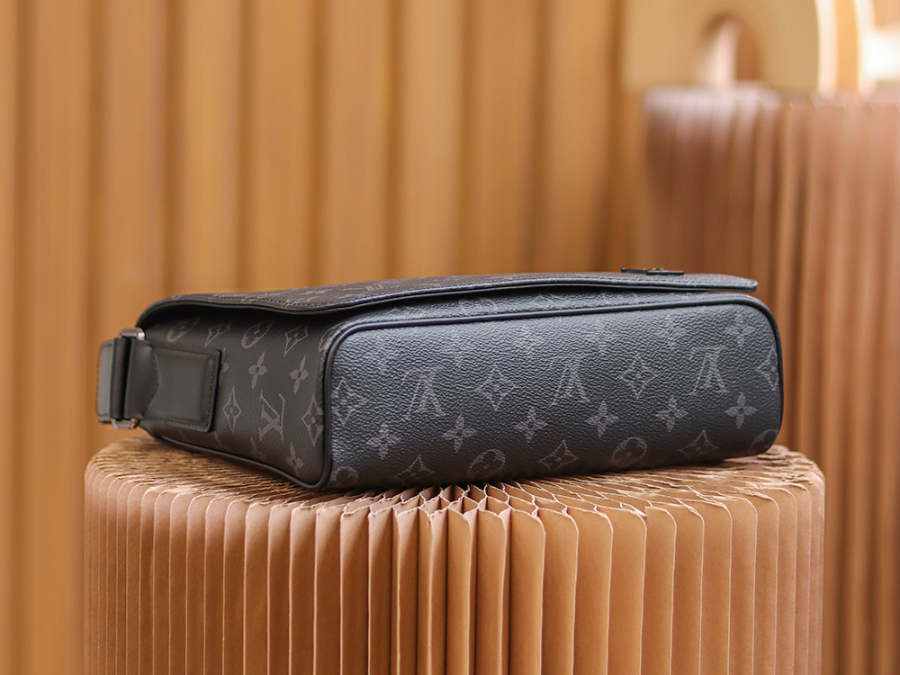 루이비통 남성 디스트릭트 PM 메신저백 크로스백 M44000_25x22x7cm07.jpg