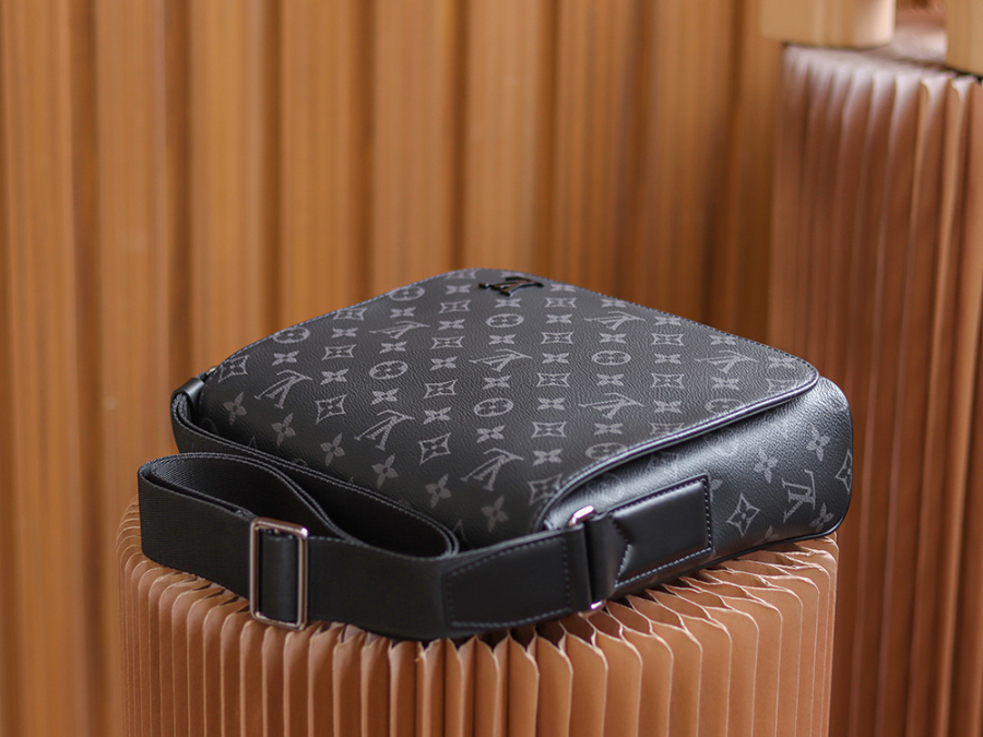 루이비통 남성 디스트릭트 PM 메신저백 크로스백 M44000_25x22x7cm08.jpg