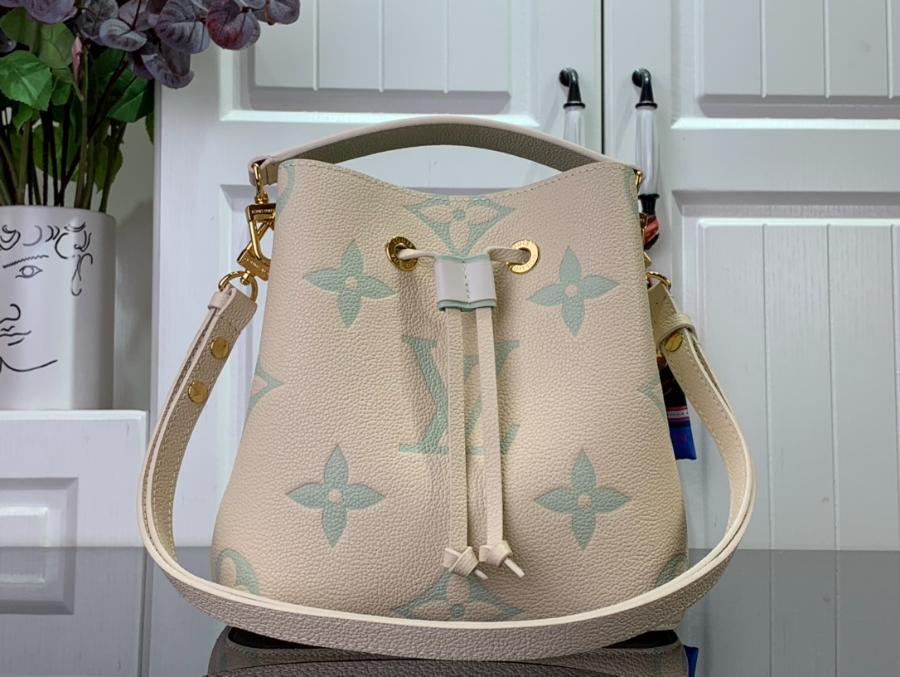 루이비통 네오노에 BB 숄더백 M24048 262617.5cm1.jpg