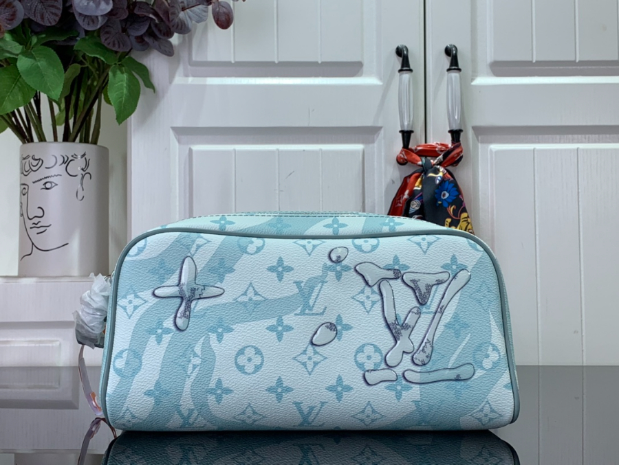 루이비통 도프 키트 토일렛 파우치 모노그램 크리스탈 블루 M82337 281516.5cm1.jpg