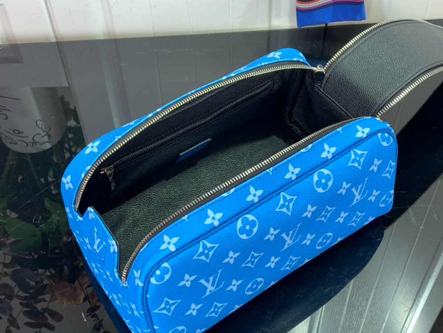 루이비통 돕 키트 토일렛 파우치 모노그램 2컬러 M44494 M3101308.jpg
