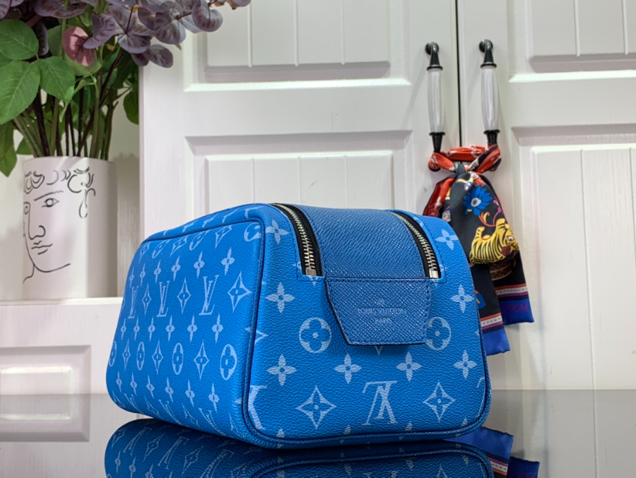 루이비통 돕 키트 토일렛 파우치 모노그램 2컬러 M44494 M3101306.jpg