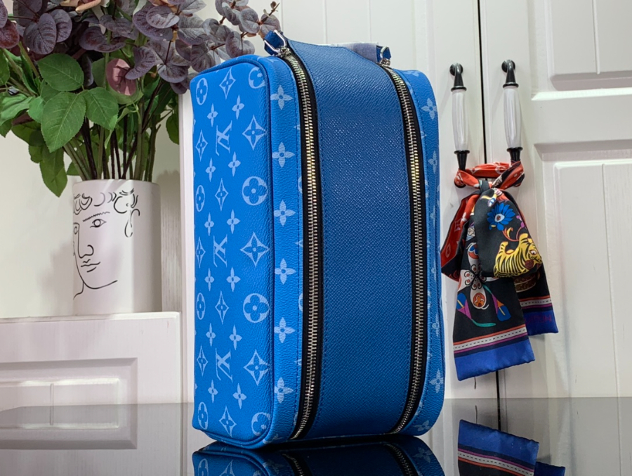 루이비통 돕 키트 토일렛 파우치 모노그램 2컬러 M44494 M3101307.jpg