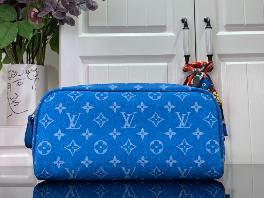 루이비통 돕 키트 토일렛 파우치 모노그램 2컬러 M44494 M3101303.jpg