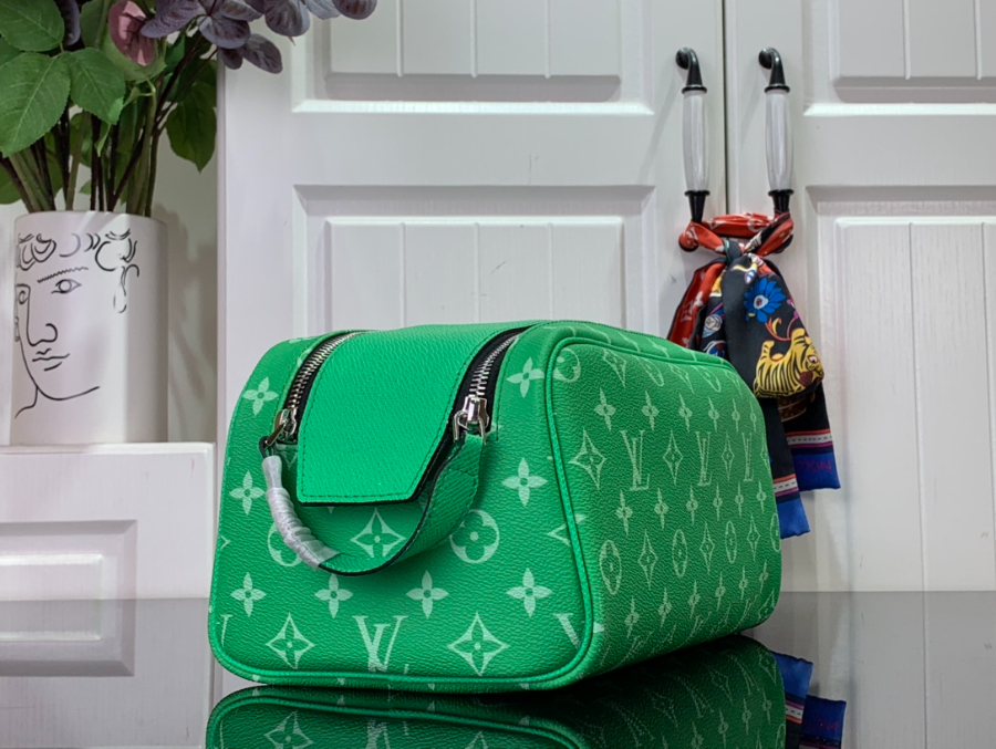 루이비통 돕 키트 토일렛 파우치 모노그램 2컬러 M44494 M3101315.jpg