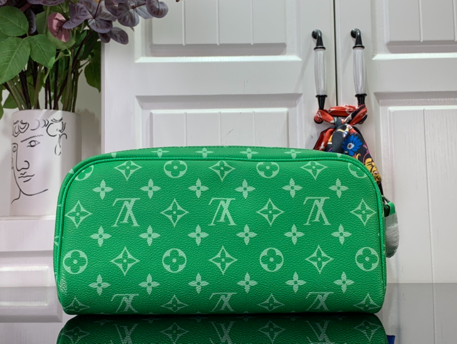 루이비통 돕 키트 토일렛 파우치 모노그램 2컬러 M44494 M3101311.jpg