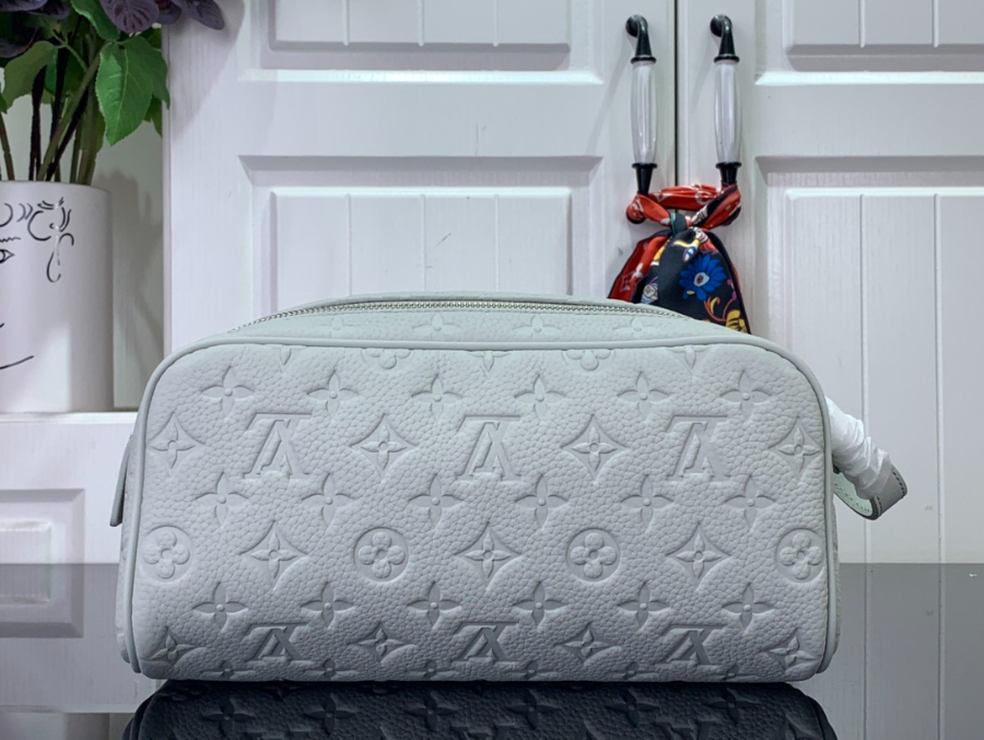 루이비통 돕 키트 파우치 M82576 281516.5cm 라이트 그레이2.jpg