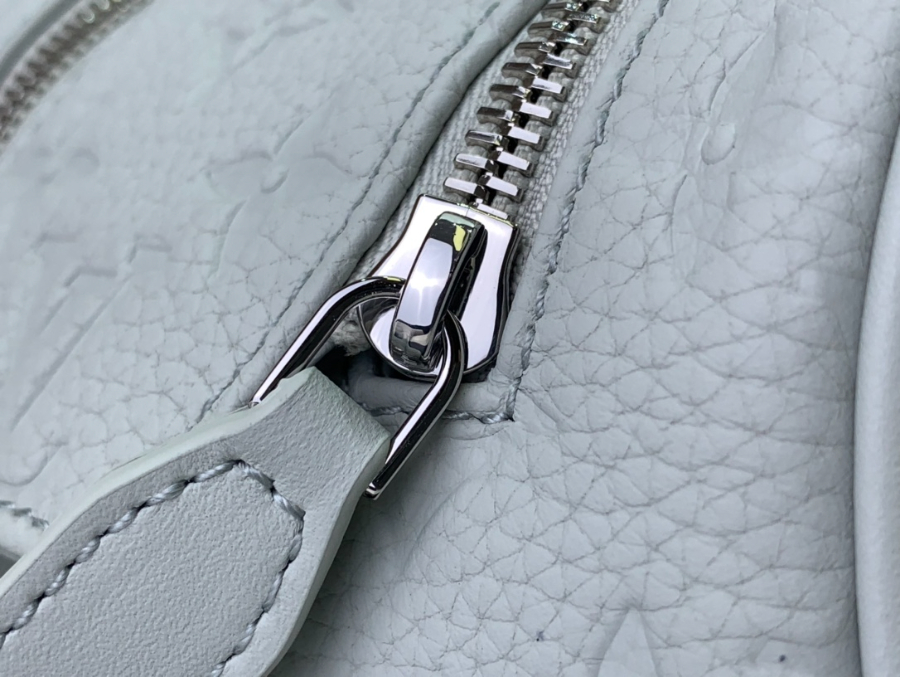 루이비통 돕 키트 파우치 M82576 281516.5cm 라이트 그레이5.jpg