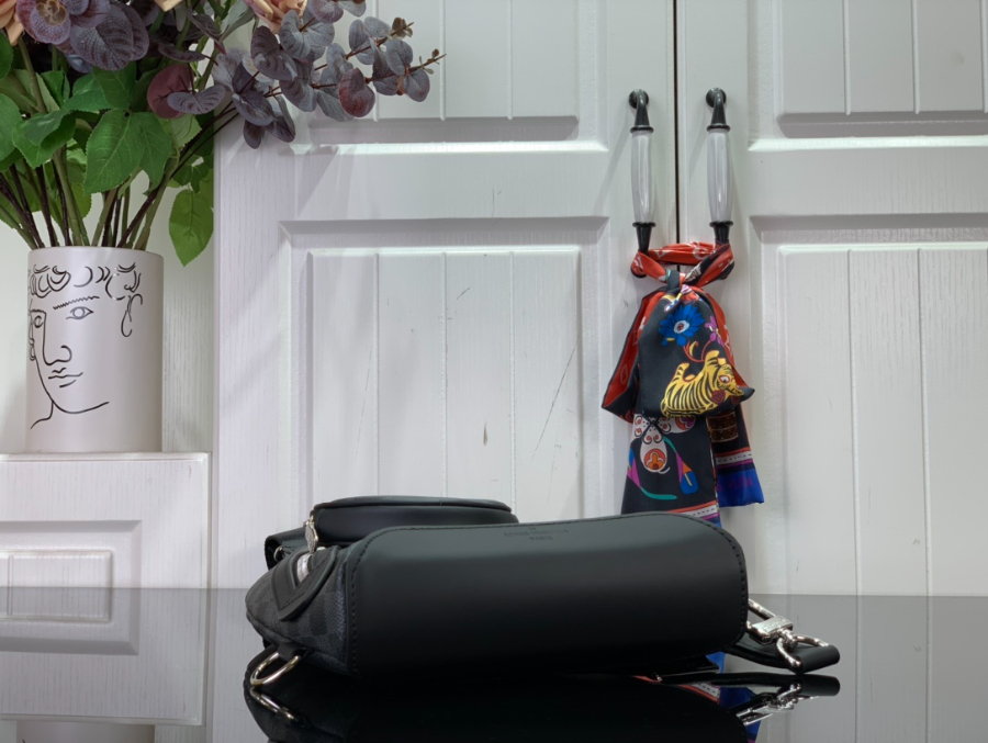 루이비통 듀오 슬링 백 20426cm M30936 3컬러05.jpg