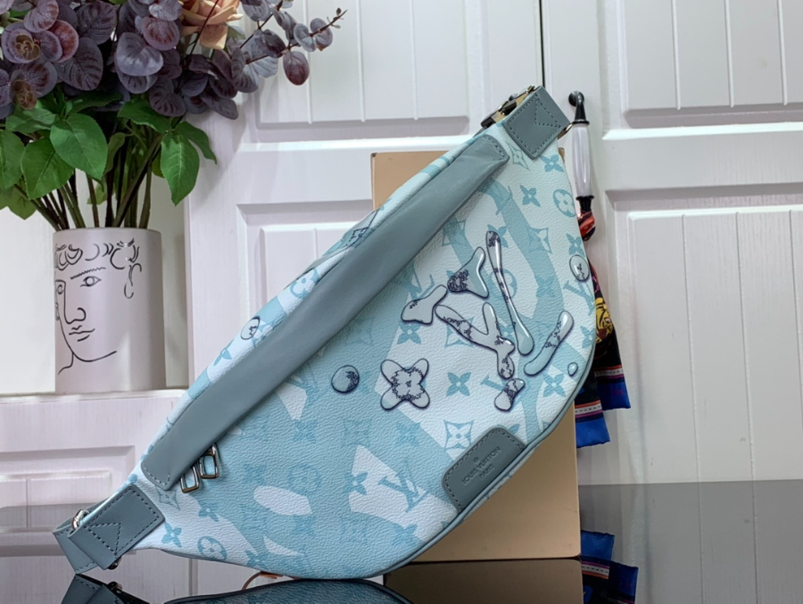 루이비통 디스커버리 범백 M22576 44159cm 스카이 블루1.jpg