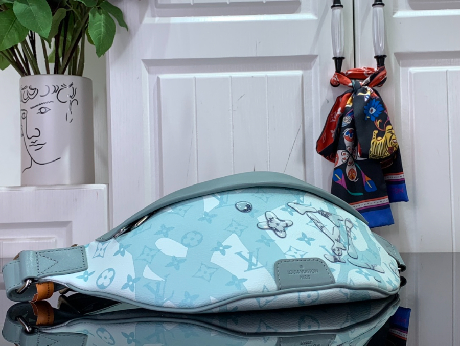 루이비통 디스커버리 범백 M22576 44159cm 스카이 블루3.jpg