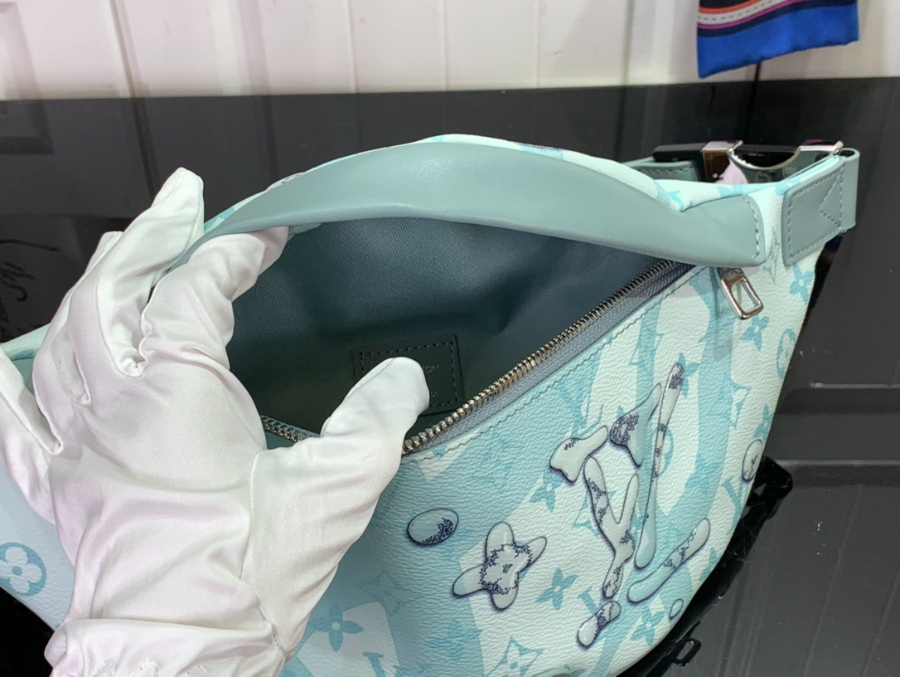 루이비통 디스커버리 범백 M22576 44159cm 스카이 블루5.jpg