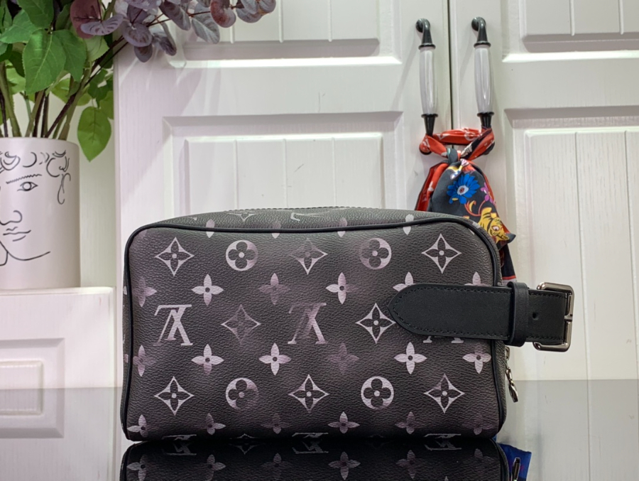 루이비통 락커 돕 키트 M11765 231312cm 블랙2.jpg