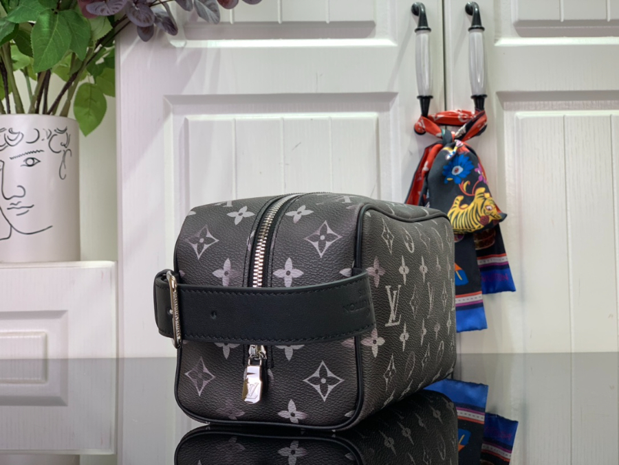 루이비통 락커 돕 키트 M11765 231312cm 블랙4.jpg