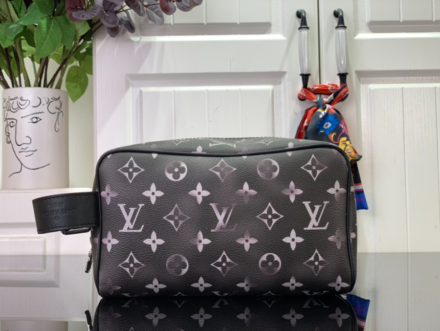 루이비통 락커 돕 키트 M11765 231312cm 블랙1.jpg