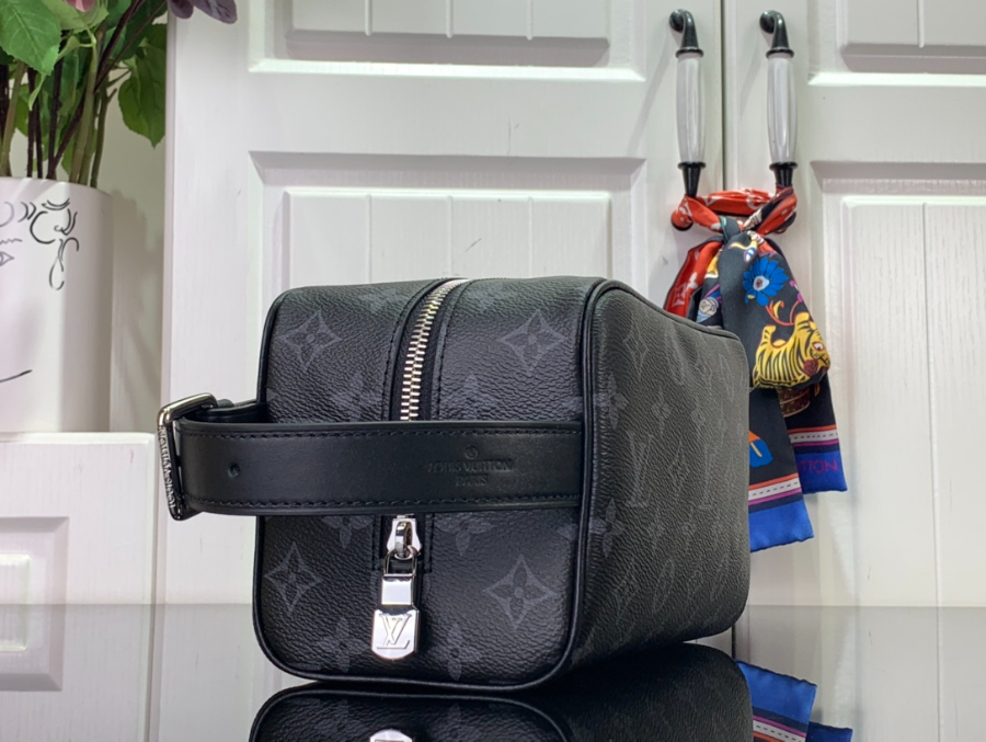 루이비통 락커 돕 키트 M83112 M83113 2컬러05.jpg