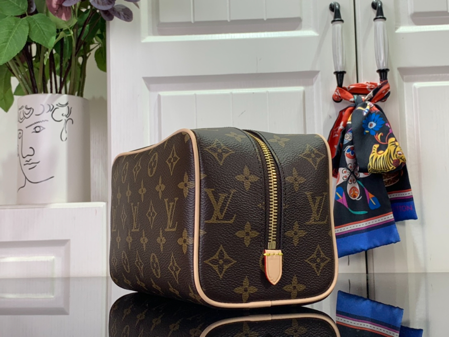 루이비통 락커 돕 키트 M83112 M83113 2컬러13.jpg