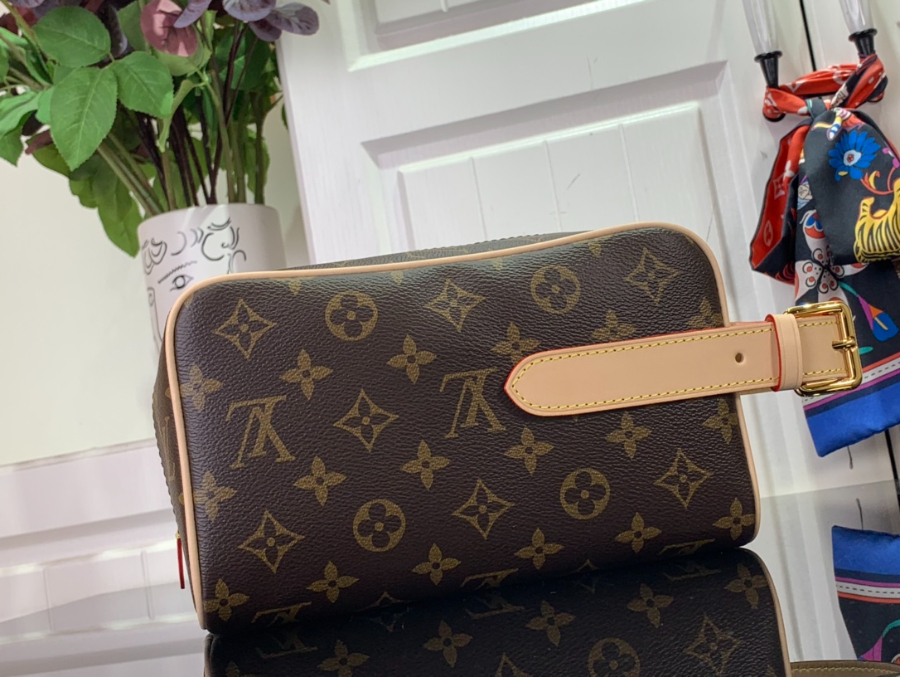 루이비통 락커 돕 키트 M83112 M83113 2컬러10.jpg