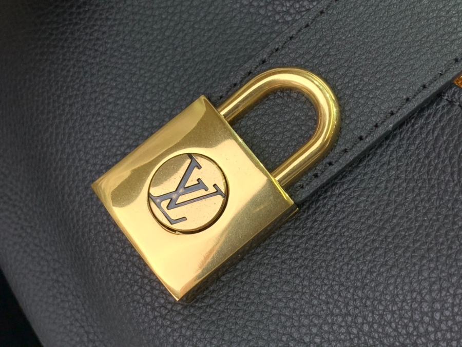 루이비통 로우 키 숄더백 M24990 26187cm 블랙6.jpg