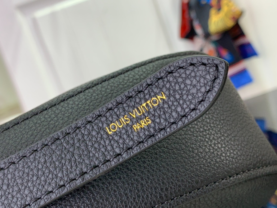 루이비통 로우 키 숄더백 M24990 26187cm 블랙7.jpg