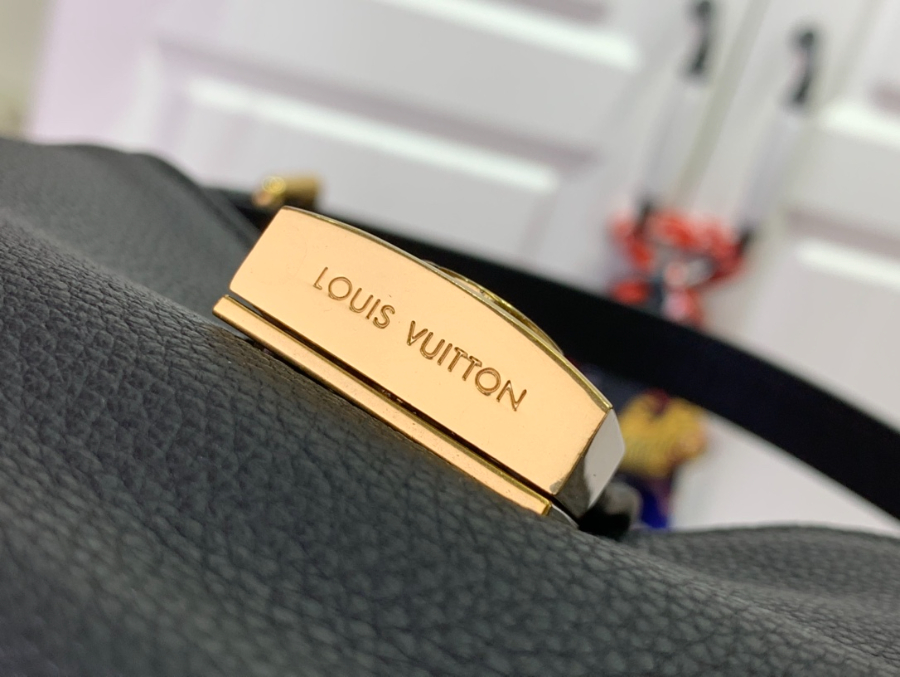 루이비통 로우 키 숄더백 M24990 26187cm 블랙8.jpg