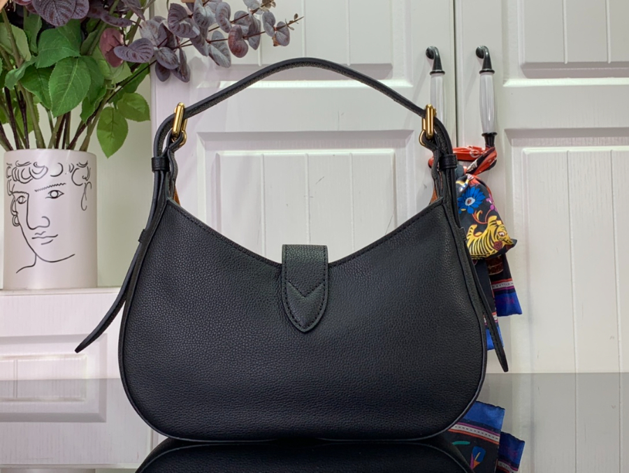 루이비통 로우 키 숄더백 M24990 26187cm 블랙2.jpg