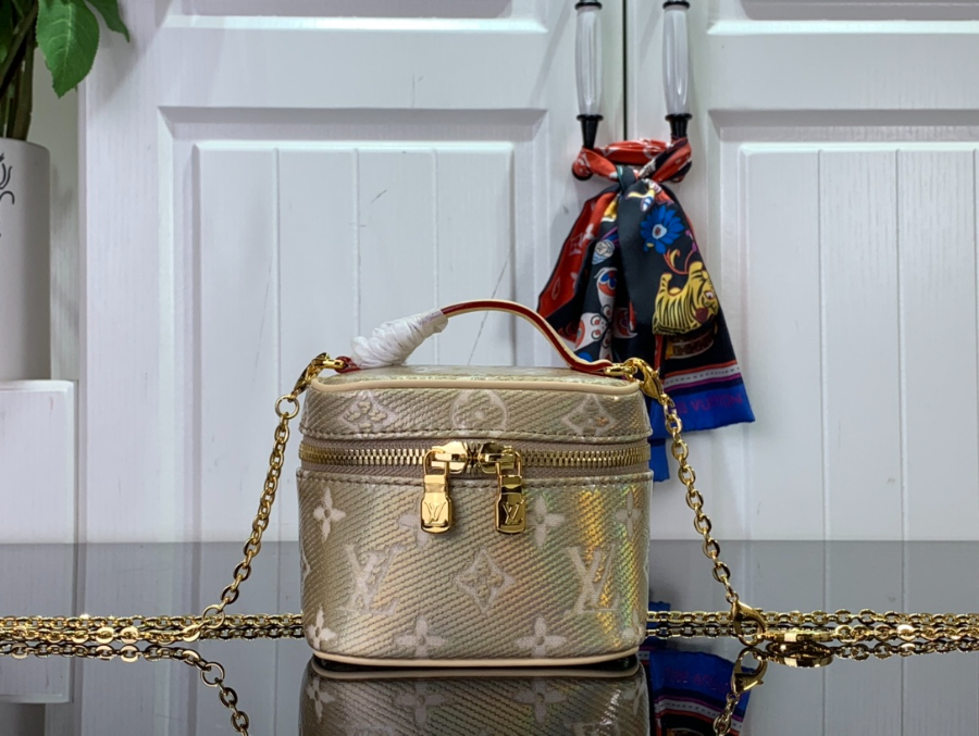 루이비통 마이크로 베니티 M82467 11108cm1 (1).jpg