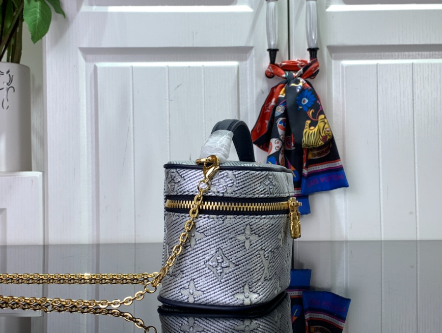 루이비통 마이크로 베니티 M82467 11108cm3.jpg